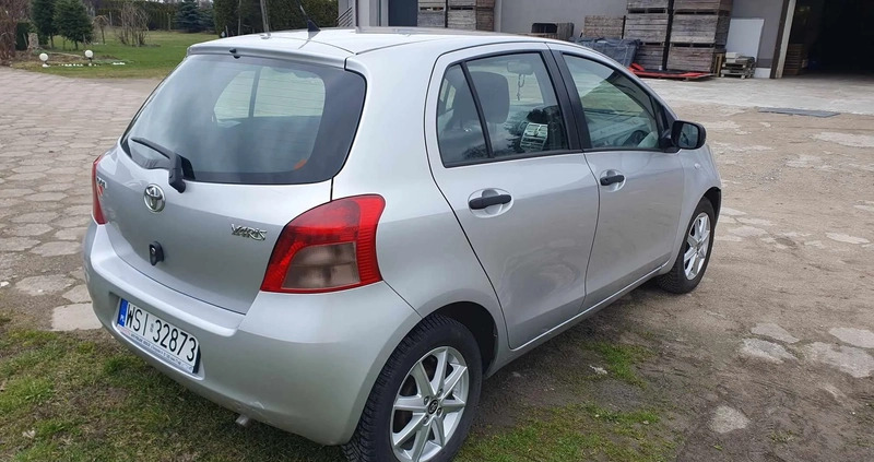 Toyota Yaris cena 10900 przebieg: 225000, rok produkcji 2007 z Mikołajki małe 56